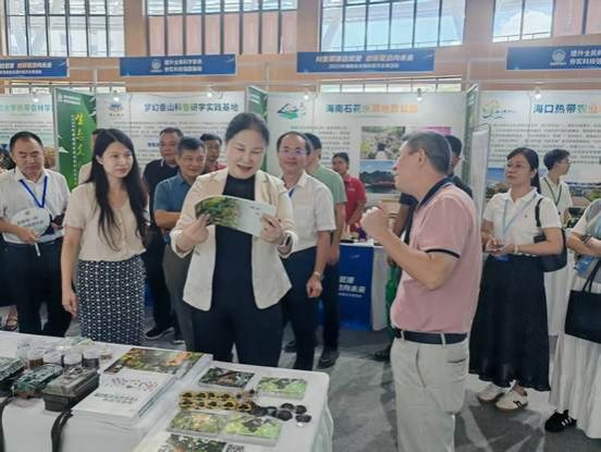 探索生命密碼，守護(hù)綠色家園——生態(tài)學(xué)院在2025年海南省全國科普月活動中展現(xiàn)自然科學(xué)研究風(fēng)采